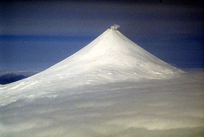 Вулкан Шишалдіна на о. Унімак — найвища точка Алеутських островів.