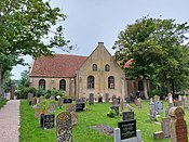 Kerk met begraafplaats