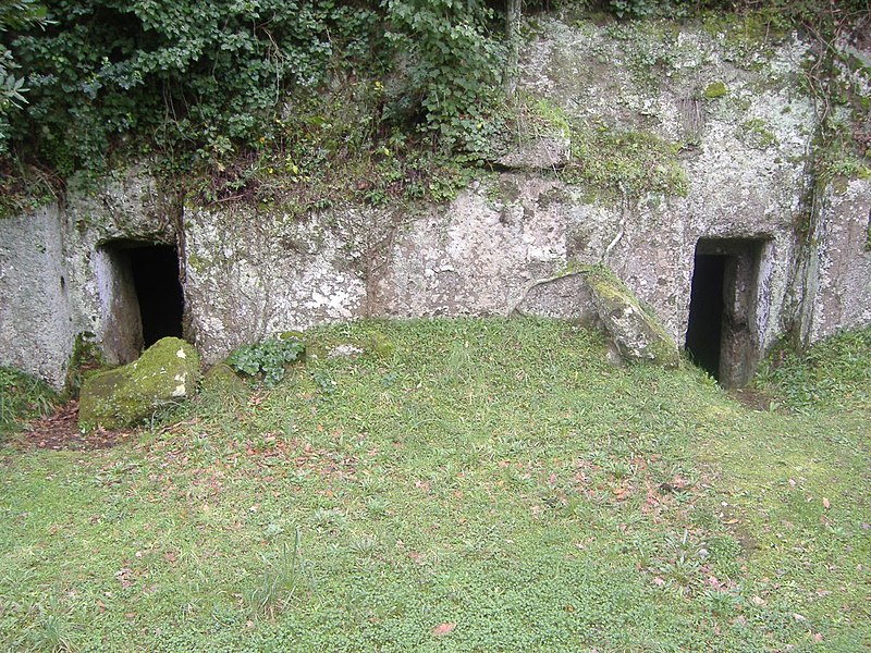 File:Small tombs (3269348526).jpg