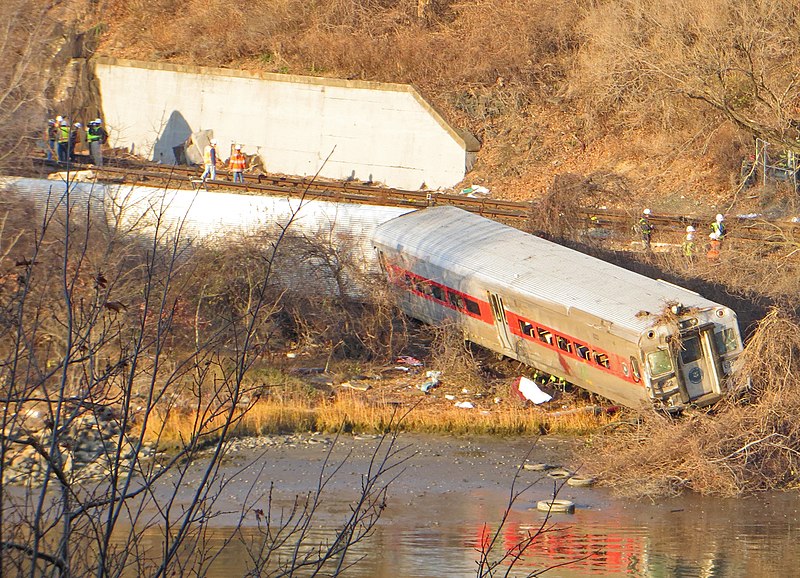 File:Spuyten Duyvil derailment site from Henry Hudson Bridge hill.jpg