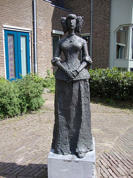 File:Standbeeld Emilia van Nassau, Wijchen (Gld, NL).JPG