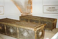 Саркофагът (отзад) на херцогиня Анна Мария, родена фон Бранденбург