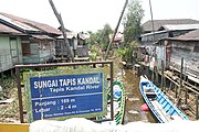 Banjar: Sungai Tapis Kandal nang maalir matan kacamatan Banjarmasin Utara, Kuta Banjarmasin. Sungai ngini muharanya ka Sungai Alalak. Sungai ini baisi panjang 527,804 mitir wan libar 22 mitir. Bahasa Indonesia: Sungai Tapis Kandal yang mengalir di kecamatan Banjarmasin Utara, Kota Banjarmasin, Kalimantan Selatan. Sungai ini bermuara ke Sungai Alalak. Sungai ini memiliki panjang 527,804 meter dan lebar 22 meter. English: The Tapis Kandal river flows in North Banjarmasin subdistrict, Banjarmasin City, South Kalimantan. This river flows into the River Alalak. This river has a length of 527,804 meters and a width of 22 meters.