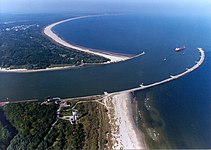 Mündung der Świna (Swine) in Świnoujście (Swinemünde) zwischen den Inseln Usedom und Wolin