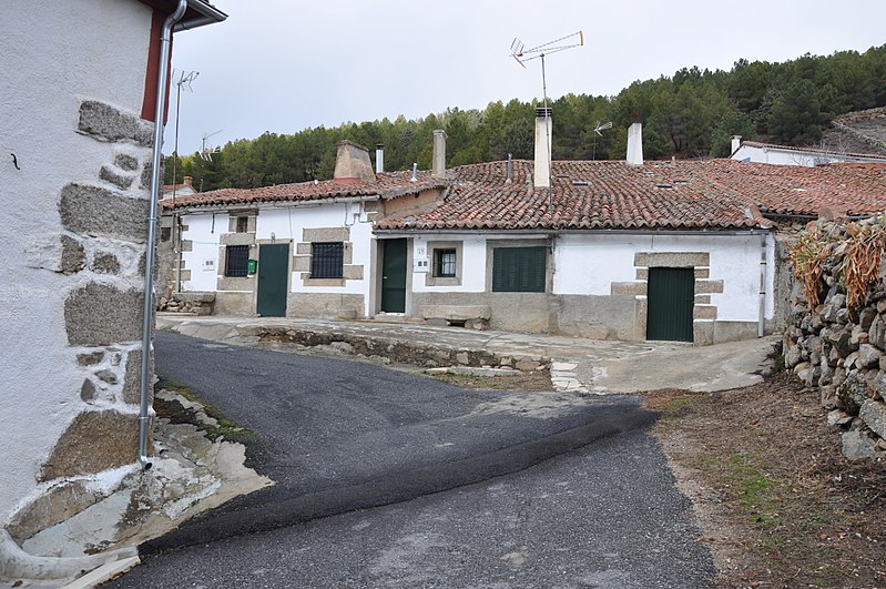 File:Tórtoles de la Sierra-casas.jpg