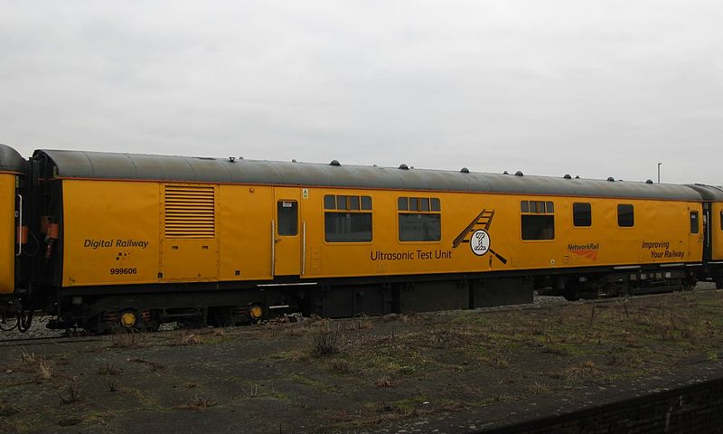 File:Taunton - Network Rail DR999606.JPG