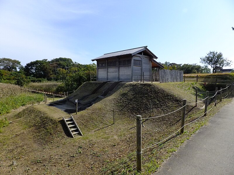 File:Toilet Ruins of Akita Castle2.jpg