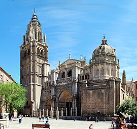 Toledo Cathedral, from Plaza del Ayuntamiento.jpg