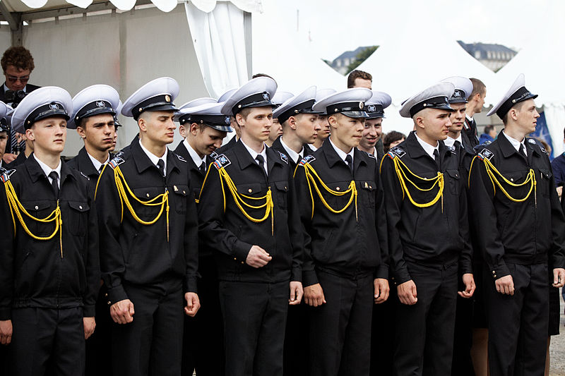 File:Tonnerres de Brest 2012 - Cadets russes - 022.jpg