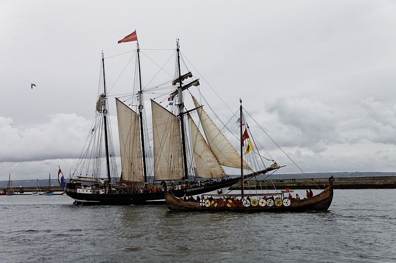 File:Tonnerres de Brest 2012 - Oosterschelde et Dreknor - 002.jpg