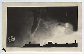 Fotopostkarte mit einem Foto des Tornados