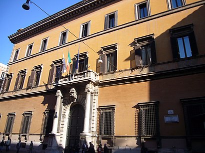 Come arrivare a Palazzo Sciarra Colonna Di Carbognano con i mezzi pubblici - Informazioni sul luogo