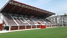 The grandstand of the new Stadio Filadelfia; on the right, the remains of the old stadium Tribuna Stadio Filadelfia.jpg