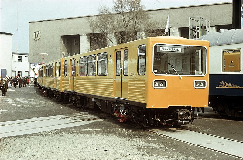 File:Triebwagen 135 886 BVB.jpg