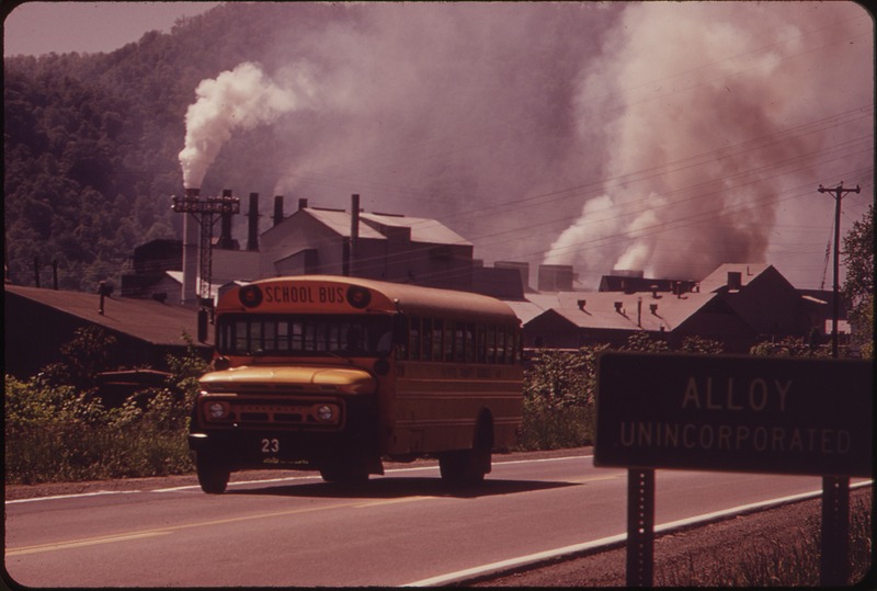 File:UNION CARBIDE'S FERRO ALLOY PLANT AT ALLOY, WV., ON U.S. ROUTE 60 - NARA - 550973.tif