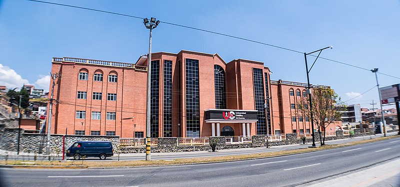 File:Universidad Católica de Cuenca - Edificio Administrativo.jpg