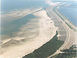 <span class="mw-page-title-main">Closure of tidal inlets</span> Man-made coastal barriers against tides