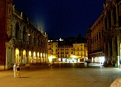 Piazza dei Signori de noche