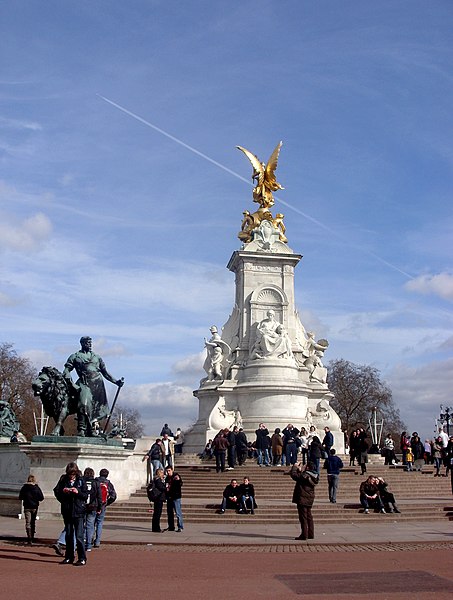 File:Victoria Memorial, London, 2009.jpg