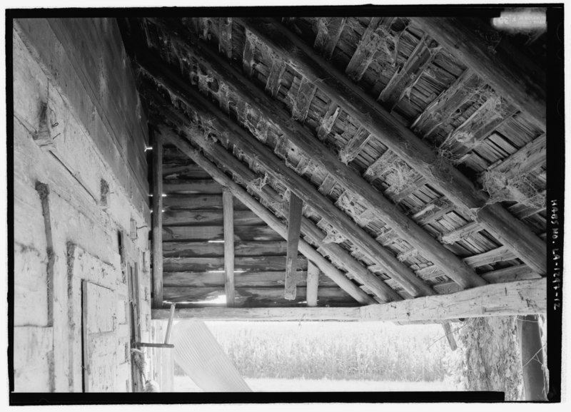 File:View into cantilever roof looking from the east - Piece sur piece Building (House), On dirt road off of Highway 494, about 1 1-2 miles Northwest of Bermuda, Bermuda, Natchitoches HABS LA-1297-12.tif