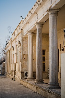 Viste intorno al Museo di Mosul nella città vecchia di Mosul nel 2019 durante l'estate, dopo la guerra con lo Stato Islamico 01.jpg