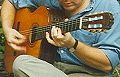 A Guitarra convencional xunto a outra de sete cordas, que forman a base do conxunto. Esta última foi introducida para obter notas máis graves.