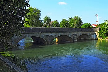 Pont de pierre sur la Seine...