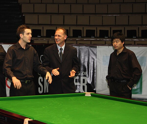 Mark Selby (left) and Ding at the World Series of Snooker in Moscow, 2008