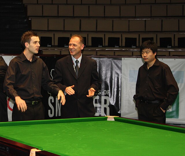 Mark Selby (left) and Ding at the World Series of Snooker in Moscow, 2008