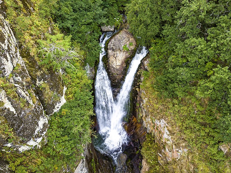 File:Waterfall of Hearts.jpg