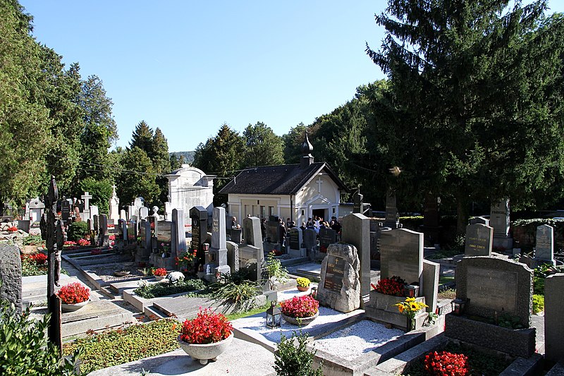 File:Weidling - Friedhof.JPG