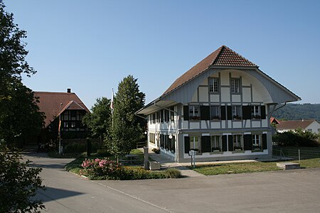 Wengi Dorfplatz Gemeindehaus