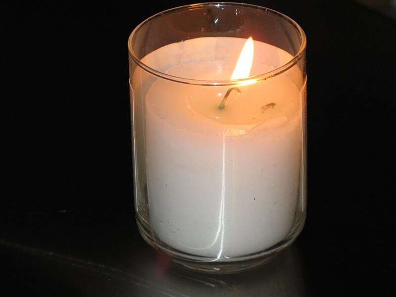 File:Yahrtzeit candle.JPG