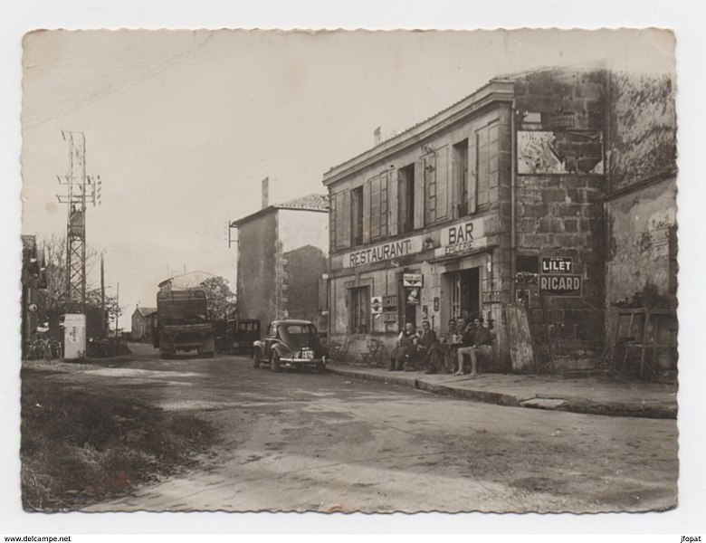 Fichier:Yvrac bourg 1.jpg