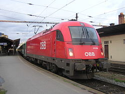 Rakouská lokomotiva ve stanici Brno hlavní nádraží