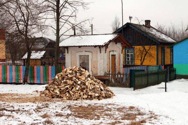 Погода в ясени осиповичского. Ясень в деревне. Станция в деревне. Станция ясень в Белоруссии. Посёлок ясеня.