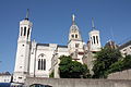 Français : Vue du Sud de la Basilique Notre-Dame de Fourvière depuis la Montée du Cardinal Decourtray.