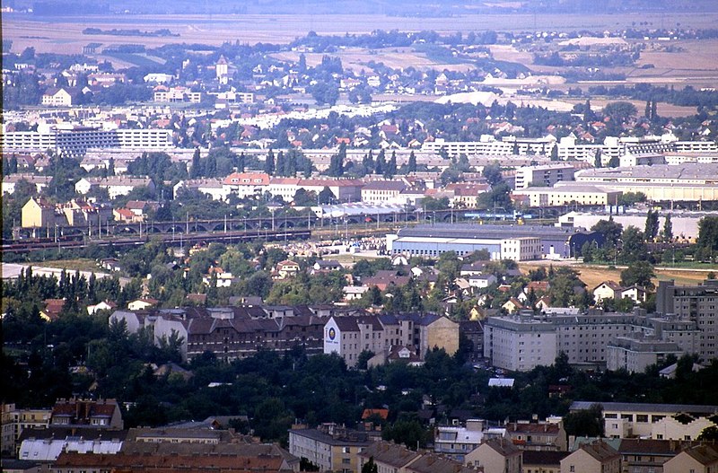 File:179L18270888 Blick vom Donauturm, Blick Richtung Ruthnergasse, Siemensstrasse, Trasse der Hochbahn.jpg