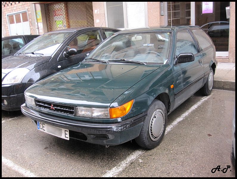 File:1992 Mitsubishi Colt GL (4322910128).jpg