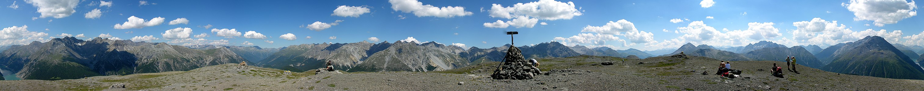 A view from South (→ Panorama view), from Munt la Schera.
