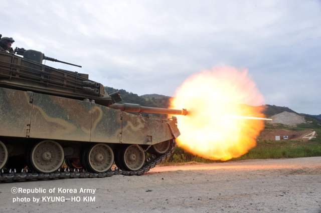 K1A1 in firing exercise.