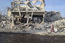 Mogadishun Safari-hotellin rauniot iskun jälkeen.