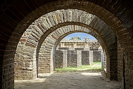 Innerer Umgang unter den Rängen des rekonstruierten Amphitheaters
