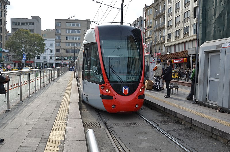 File:A tram (streetcar) rolls in at last.jpg