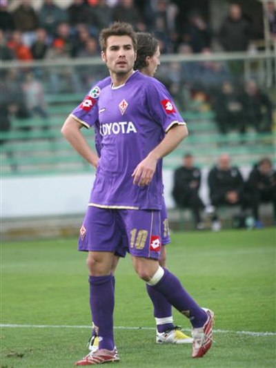 Mutu with Fiorentina during their 2007–08 season.