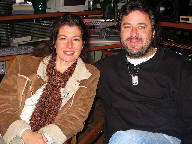 Grant with husband Vince Gill in 2004