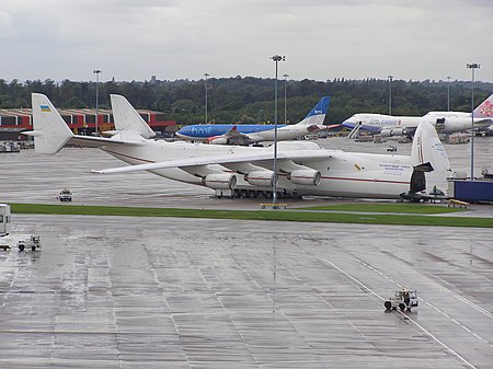 Tập tin:An-225-manchester-2006.jpg