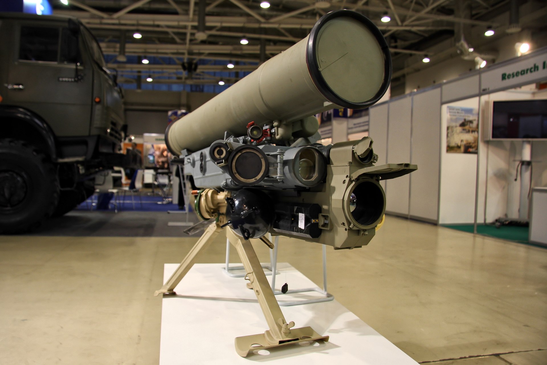 1920px-Antitank_missile_system_Metis-M1.jpg