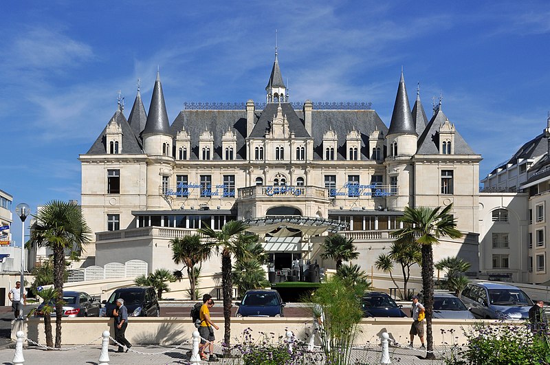 File:Arcachon Casino R01.jpg