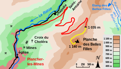 Mapa que muestra el relieve escalonado por cien metros.